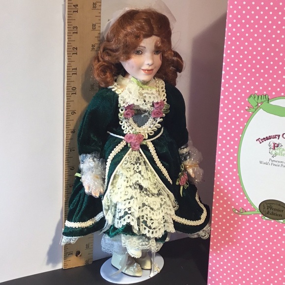 NIB Paradise Galleries Porcelain Doll Ivy - Picture 12 of 16